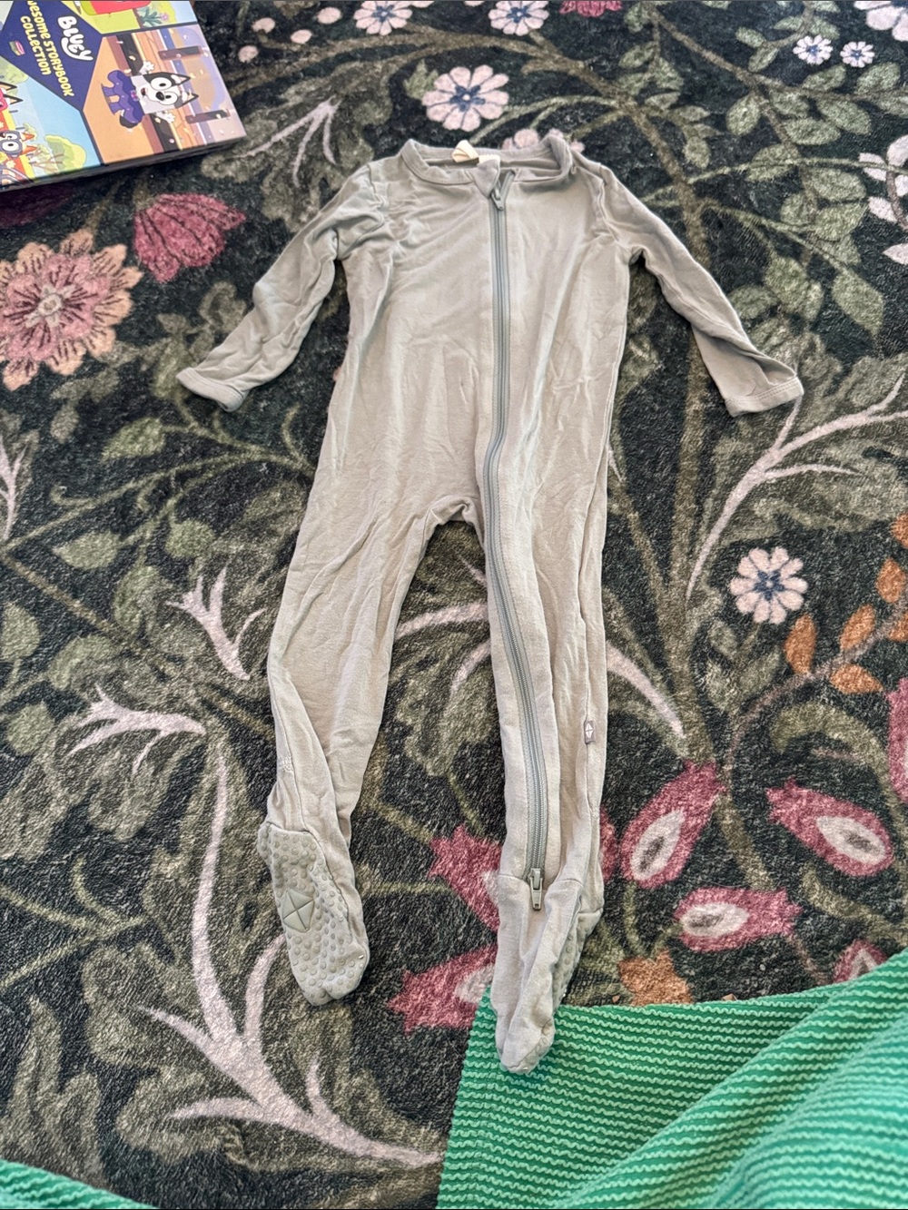 Kyte BABY Light Gray Long Sleeve Footed Zipper Pajamas